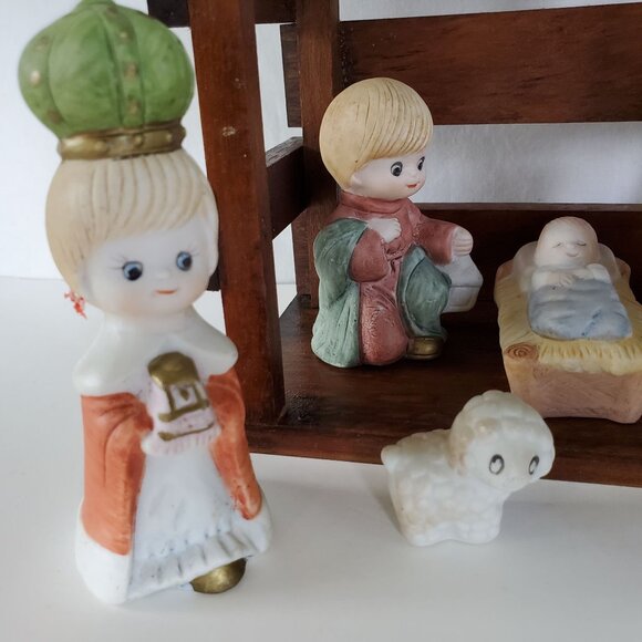 Vintage GIFTCO Bisque Porcelain Nativity Set 8 Piece Hand Painted Wood Creche - Picture 6 of 10